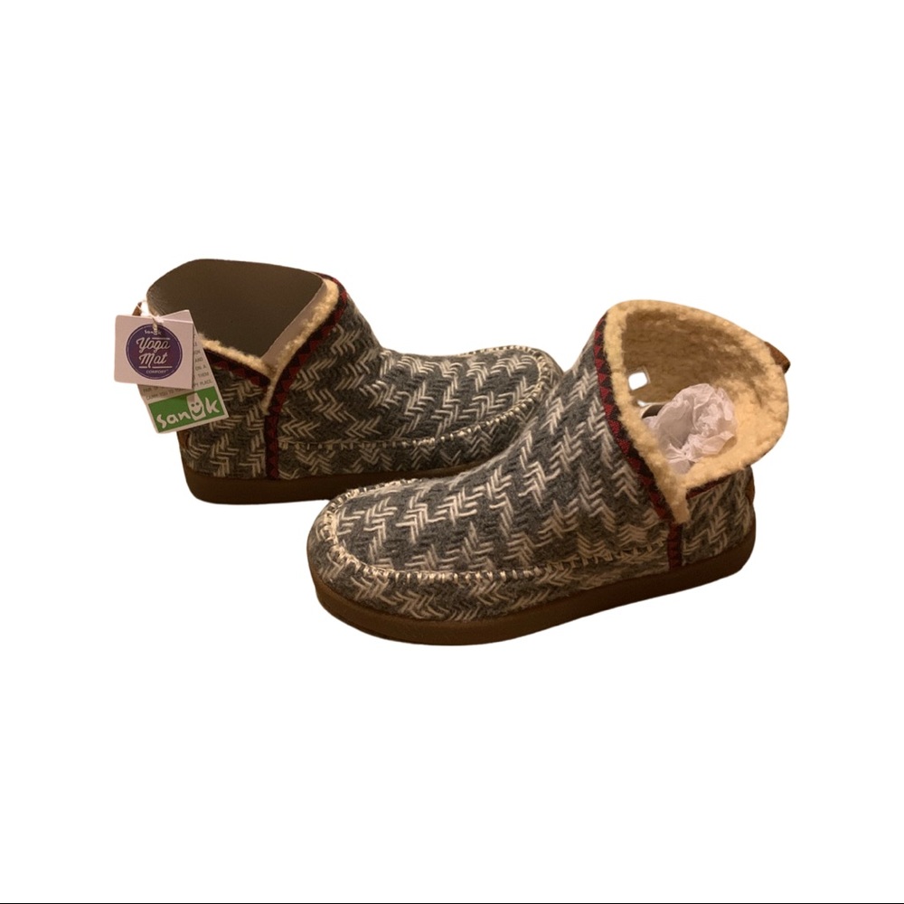 Sanuk booties
